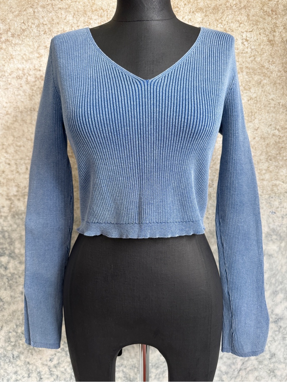 House of Harlow 1960 Blue Cropped Ribbed V Neck Sweater - Small